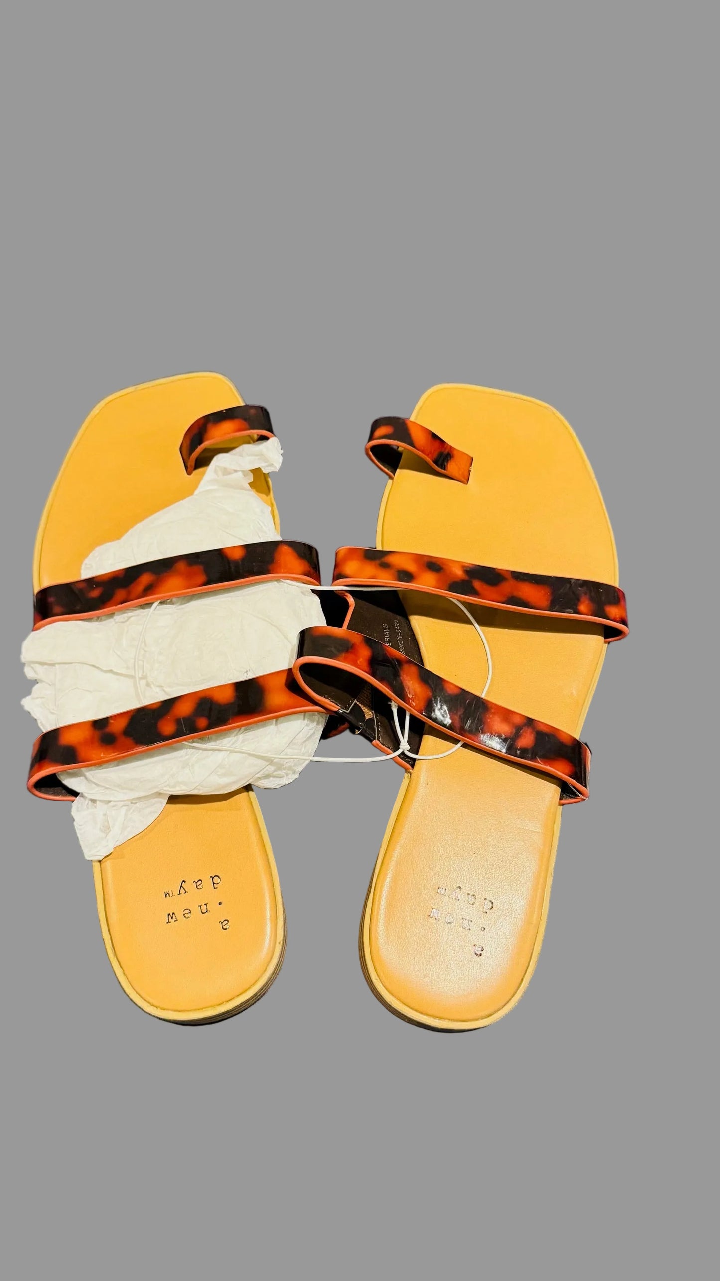 A New Day Women's Marilyn Toe Ring Footbed Sandals with a Tortoise Pattern