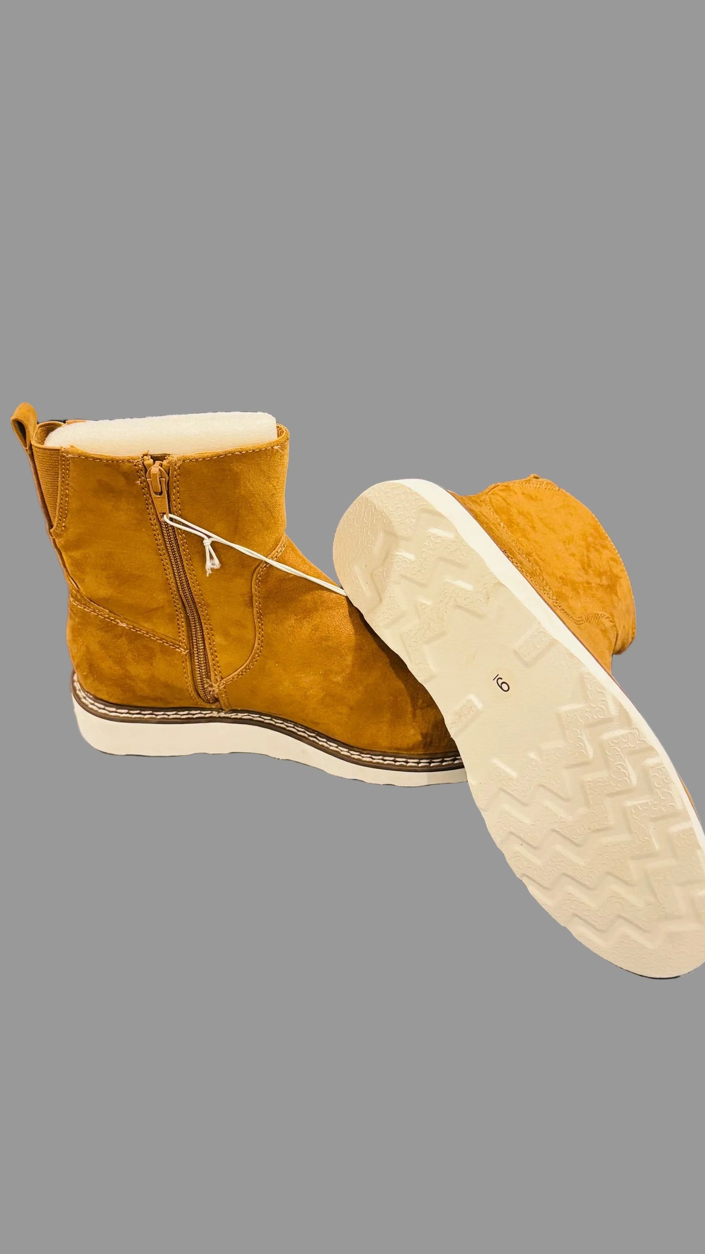 Universal Thread Callah Pull-On Side-Zip Memory Foam Boots Women's - 9