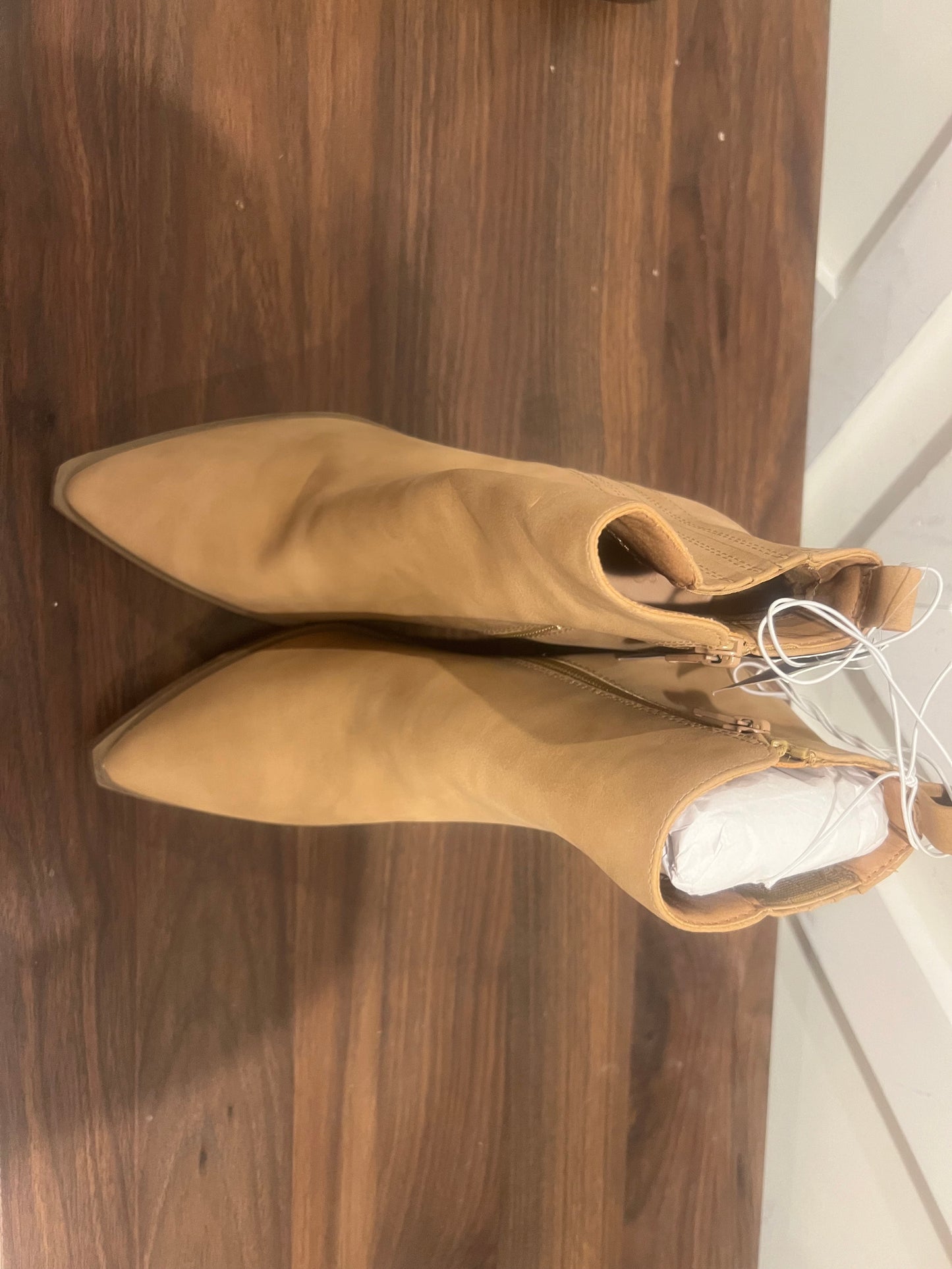 Universal Thread Women's Whitney Zipper Heeled Boots - 7