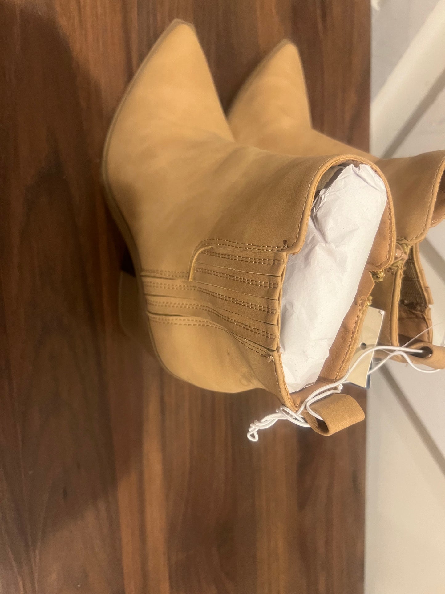 Universal Thread Women's Whitney Zipper Heeled Boots - 7