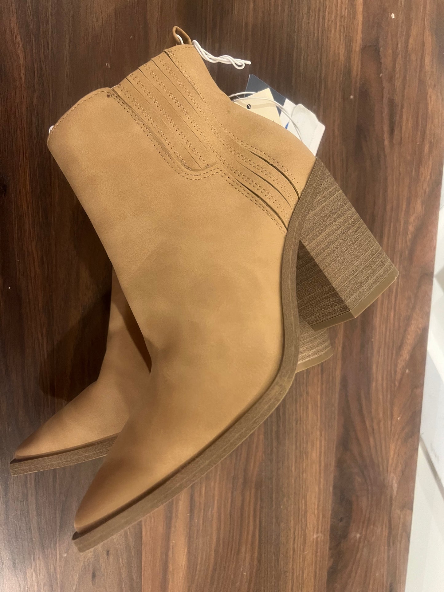 Universal Thread Women's Whitney Zipper Heeled Boots - 7