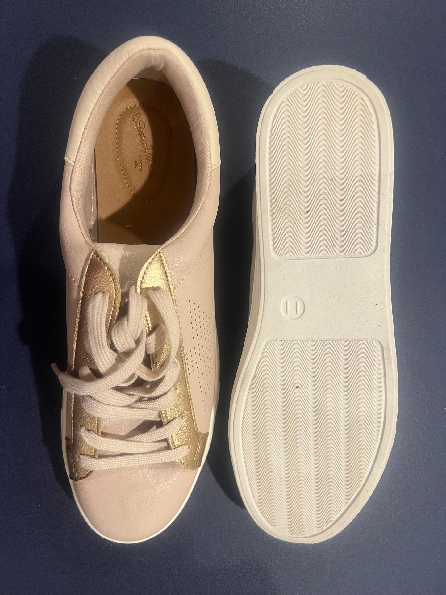 Universal Thread Women's Rose Gold Beige Sneakers - 11